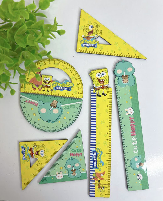 ست گونیا و نقاله و خط کش