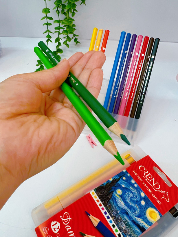 مداد رنگی ۱۲ رنگ حرفه ای کرند مدل استندی